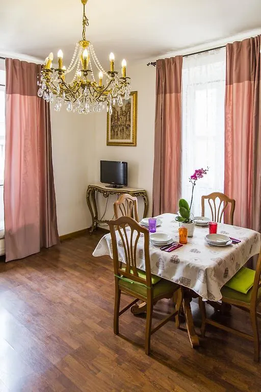 Roma Termini Apartment 0*,